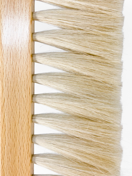 Schrankbesen 140 cm lackiert / Ziegenhaar weiß